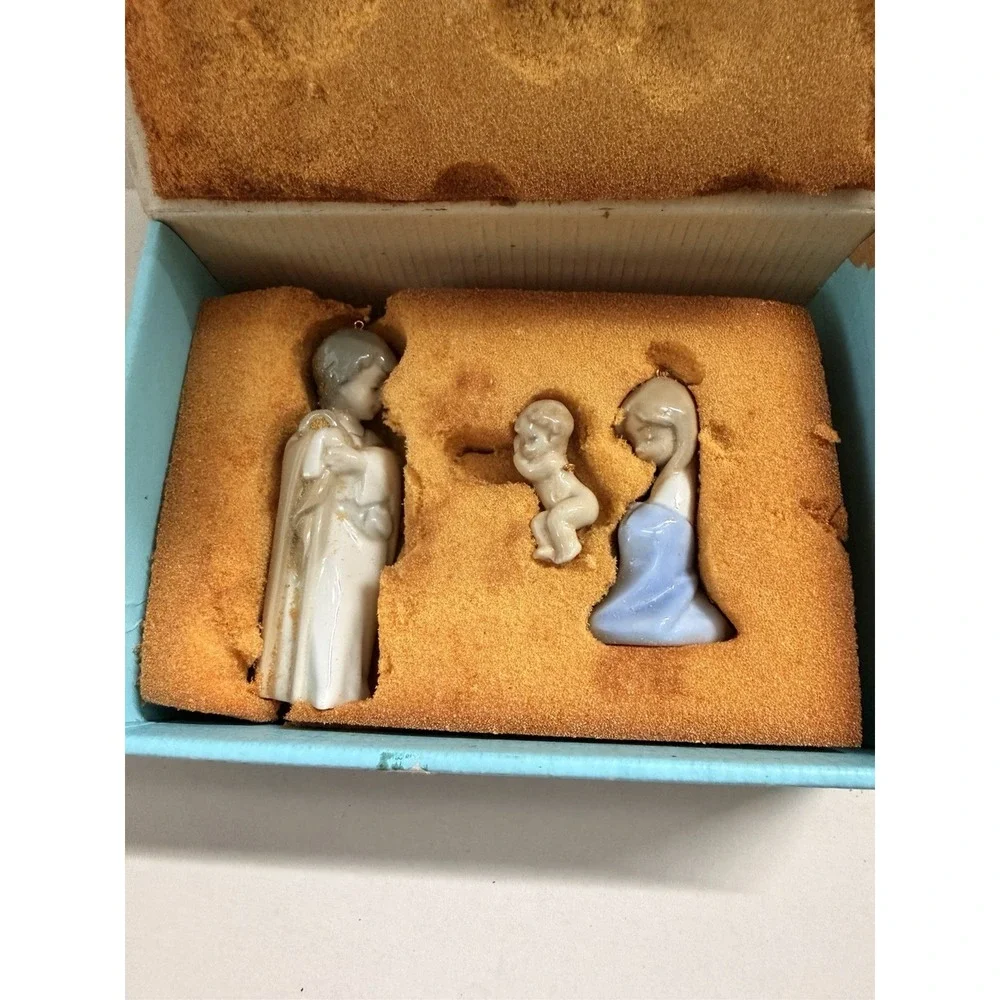 NEW Original LLADRO No. #5.657 Mini Sangrada Familia Nativity Figurines w/ Box